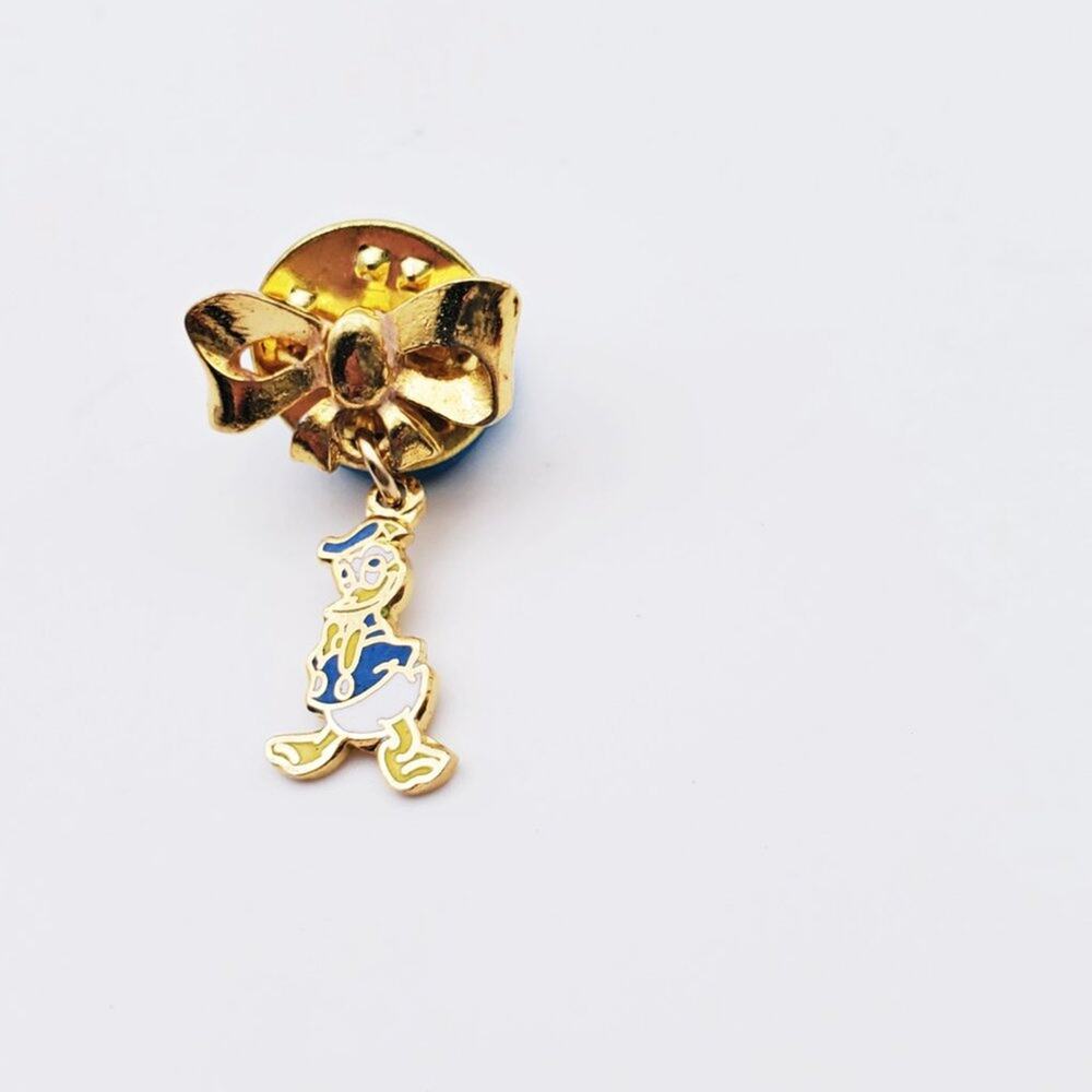 Vintage Walt Disney Productions Donald Duck Bow Pin - Picture 4 of 8